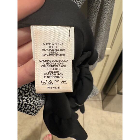 1.STATE Long Sleeve Ruffle Hem Wrap Dress Black/White Dot Pattern Size 8 - Picture 4 of 6